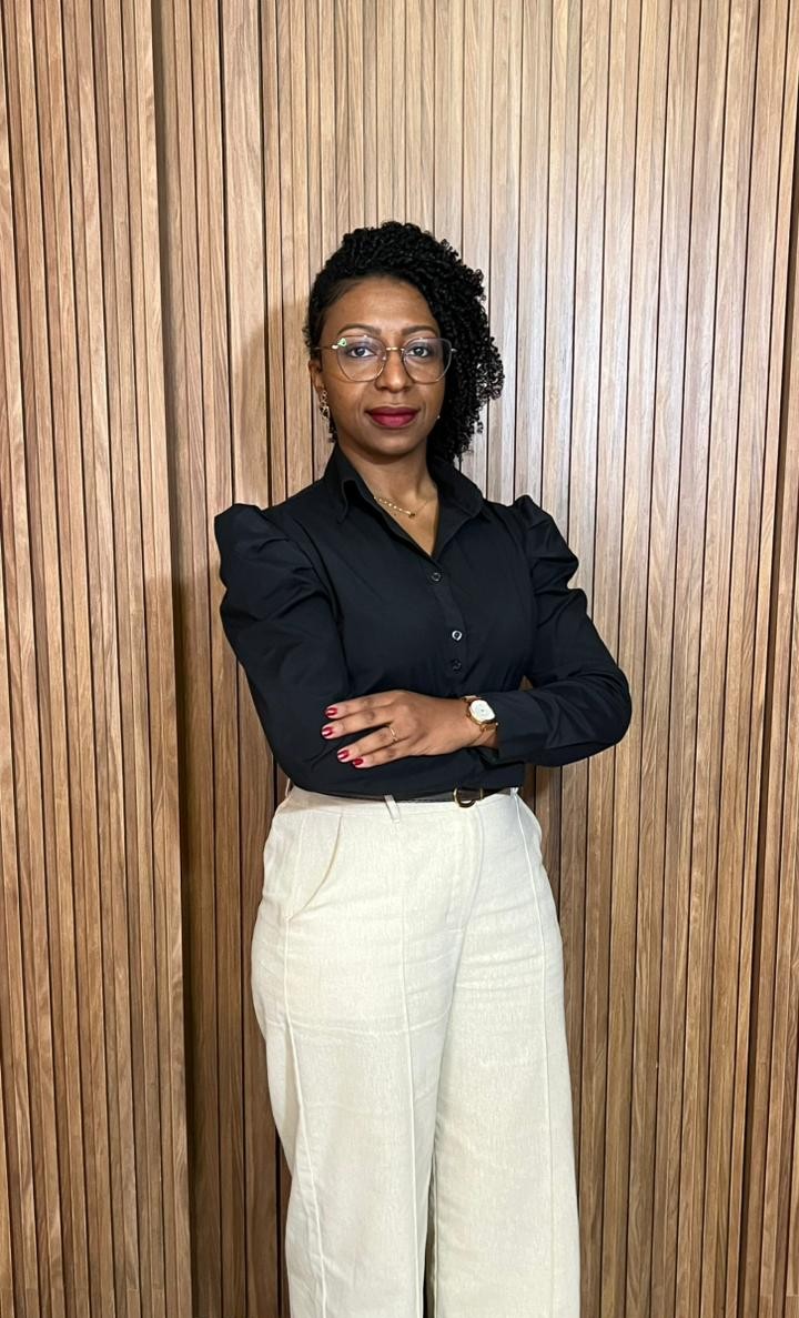 Esther SilvaAdvogada